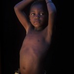 044-FACES-SOUTHAFRICA-KWAZULU-NATAL-Zulu.child with orange