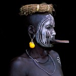 086-FACES-AFRICA-ETHIOPIA-OMO.VALLEY.Mursi.with.labret